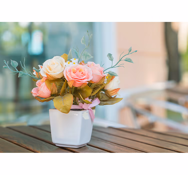 Store enrouleur salon roses sur table - TenStickers