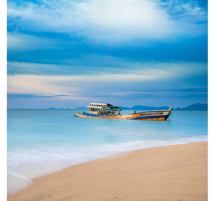Tapisserie bleu bateau sur la plage - TenStickers