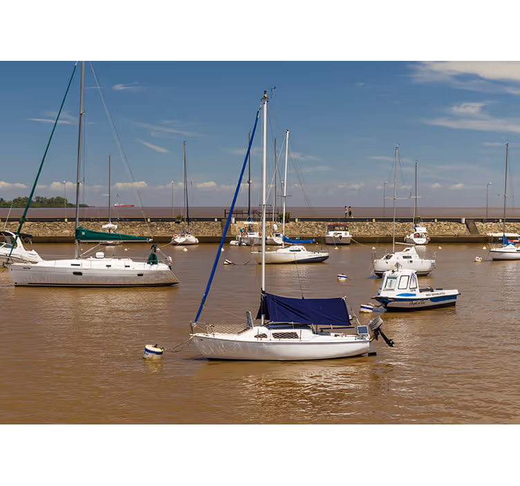 Tapisserie mer voiliers dans le port - TenStickers