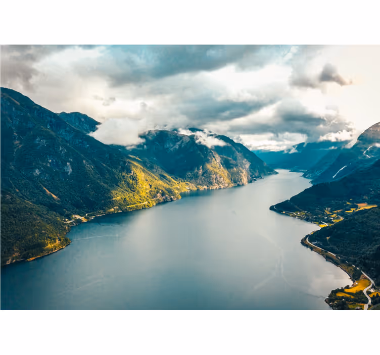 Tapisserie montagne vue sur le fjord en été - TenStickers