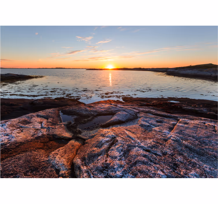 Tapisserie paysage coucher de soleil serein sur l'eau - TenStickers