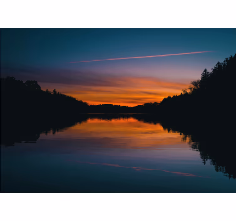 Tapisserie paysage lac serein au coucher du soleil - TenStickers