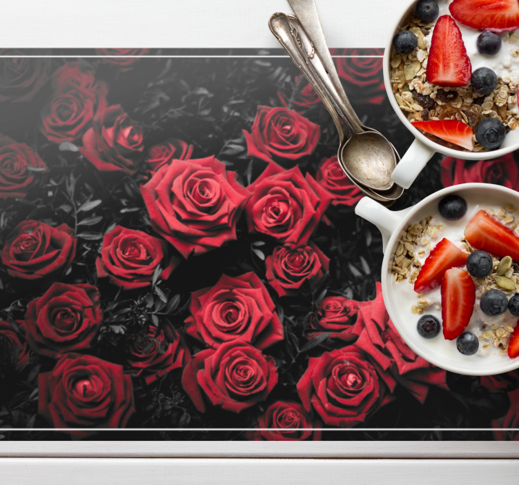 Set de table original Noir et blanc avec des roses rouges - TenStickers