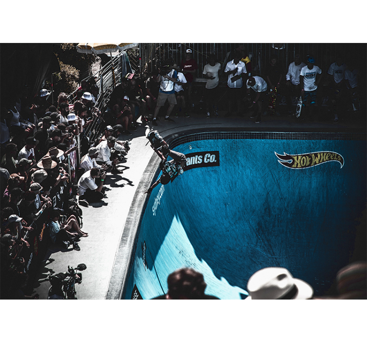 Tapisserie véhicule skateur exécutant un trick - TenStickers