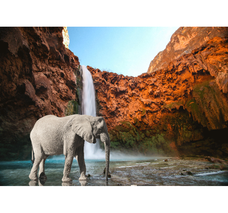 Tapisserie animaux Élégant éléphant sous la cascade - TenStickers