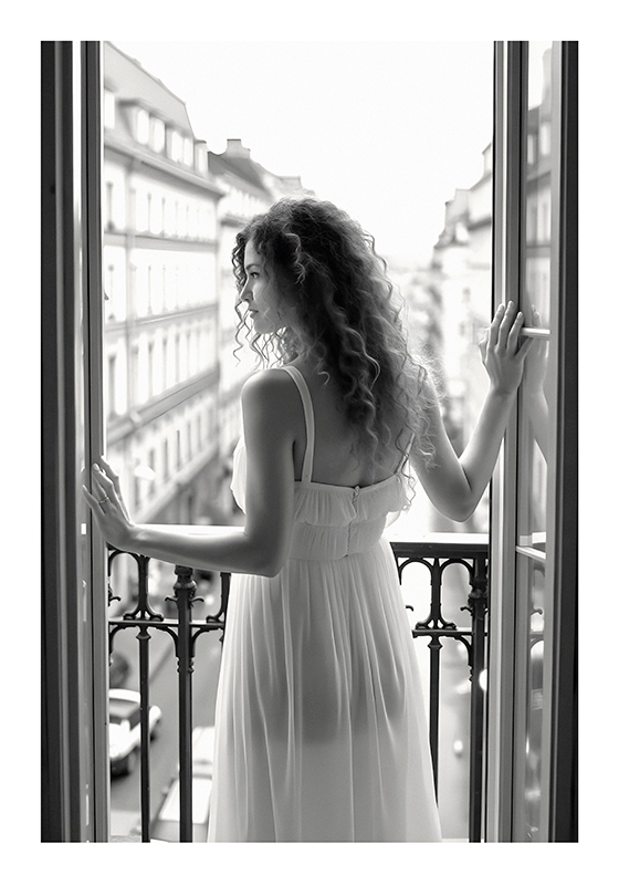 Poster photo réaliste dame dans une matinée - TenStickers