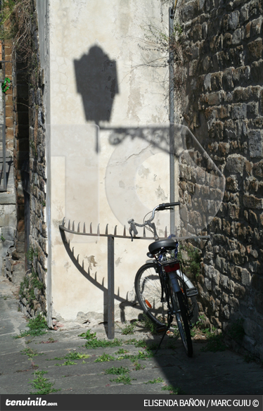 Poster paysages ombre de lampadaire et vélo - TenStickers