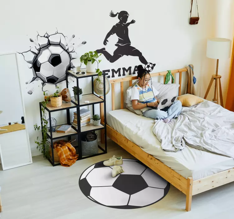 Sticker mural football personnalisable pour fille - TenStickers