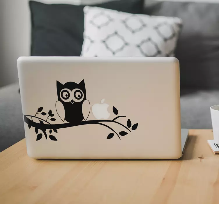 Sticker ordinateur portable hibou sur branche - TenStickers