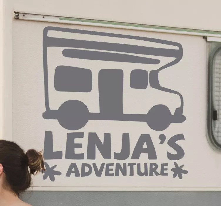 Sticker Camping Car Nom Personnalisé et Aventure - TenStickers