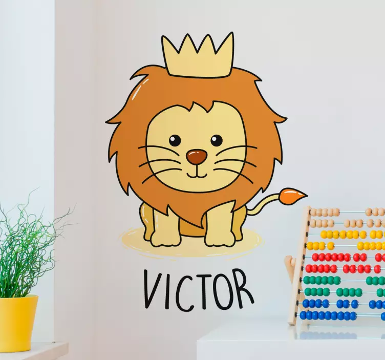 Sticker chambre enfant dessin bébé lion avec prénom - TenStickers
